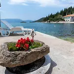 Amazing In With House Sea View *