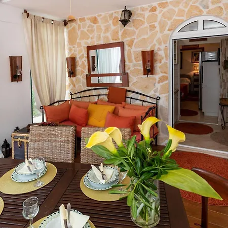 Gorgeous Apartment In Blace With House Sea View